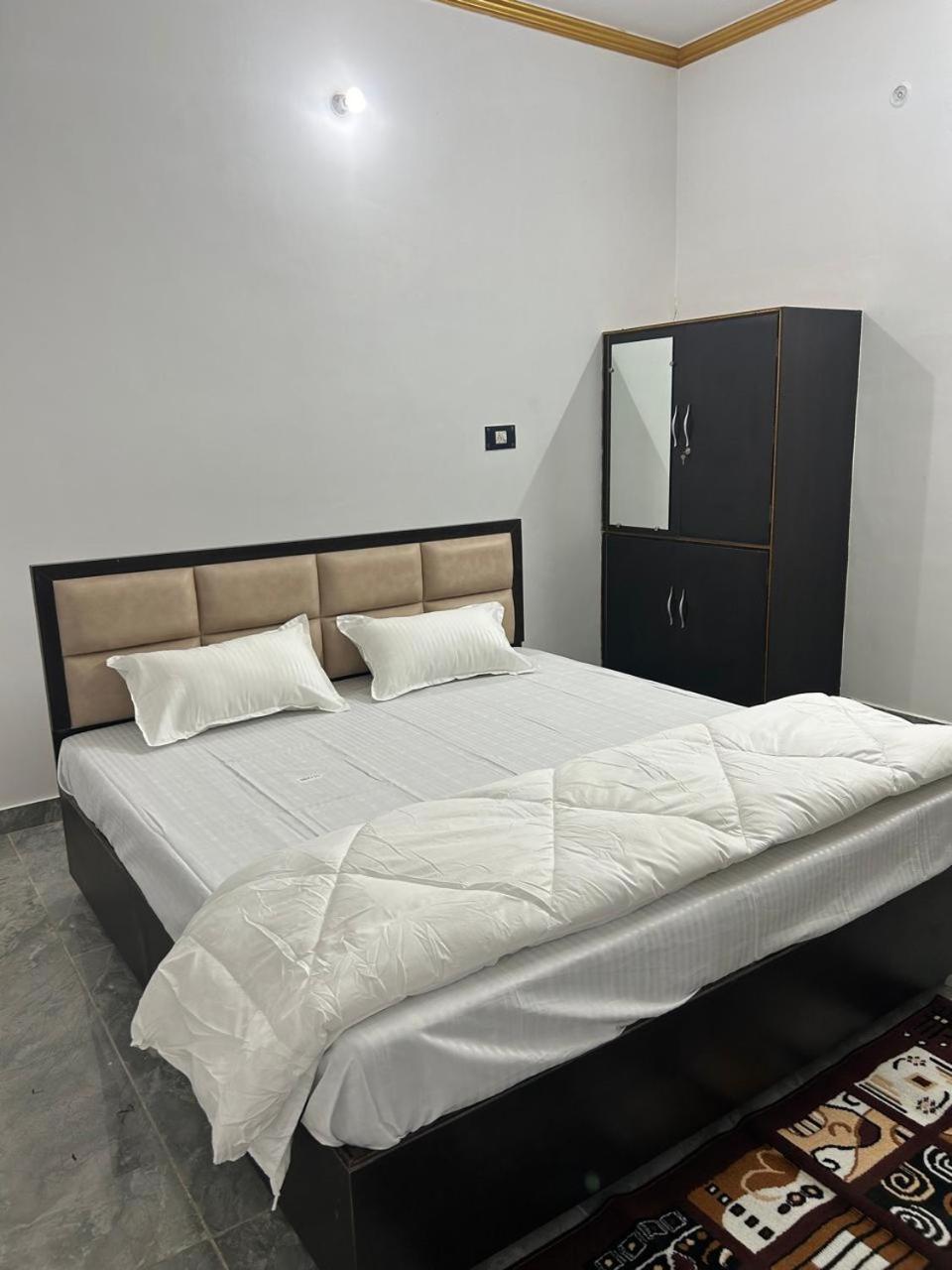 Shri Narayanam Guest House And Home Stay Ayodhya Extérieur photo