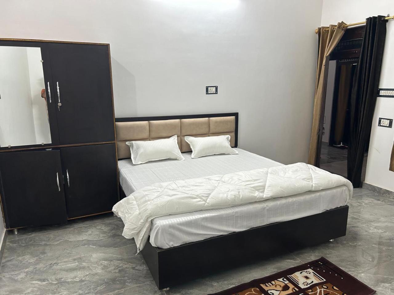 Shri Narayanam Guest House And Home Stay Ayodhya Extérieur photo